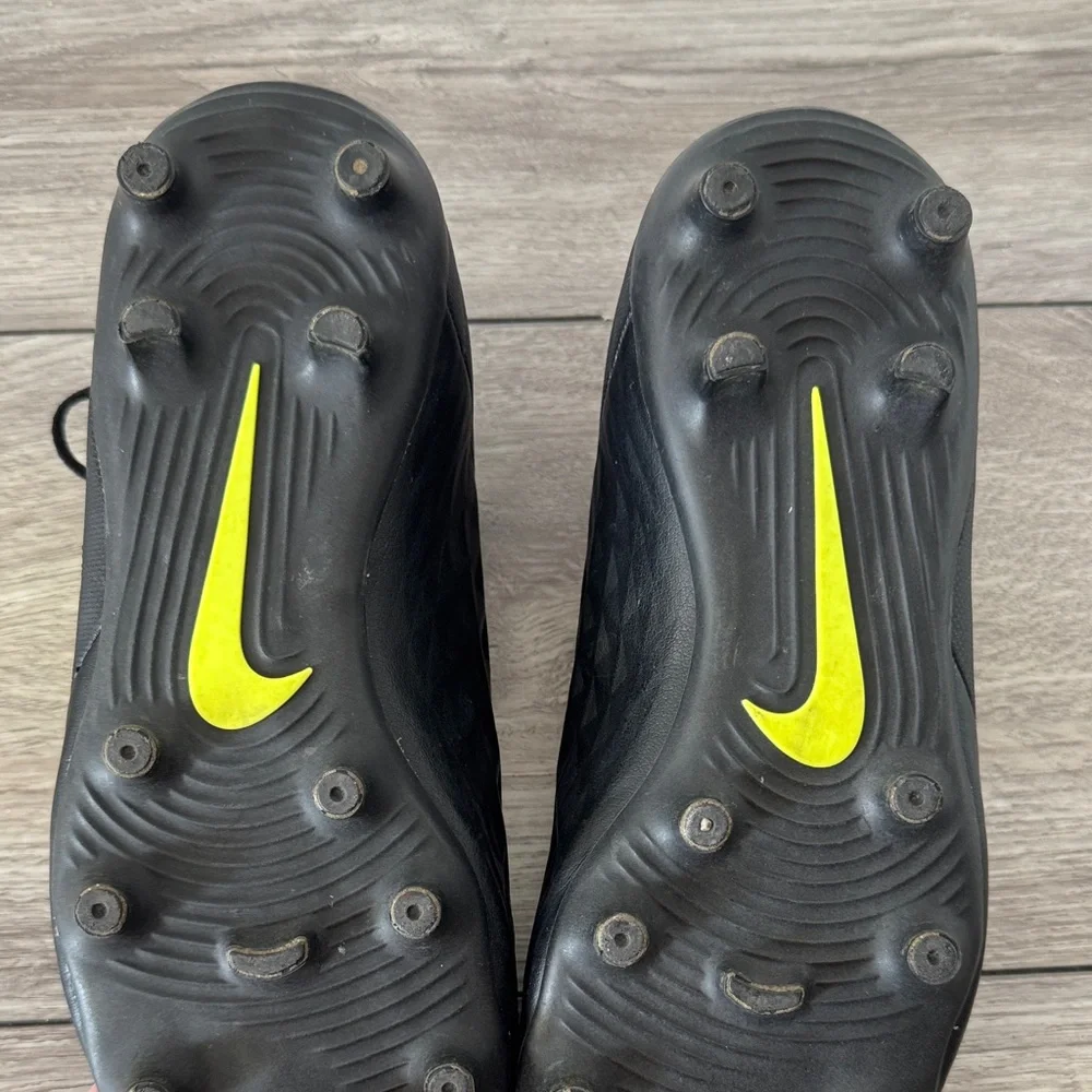 Nike Tiempo Legend 8 Club MG Black with Volt Accents‎